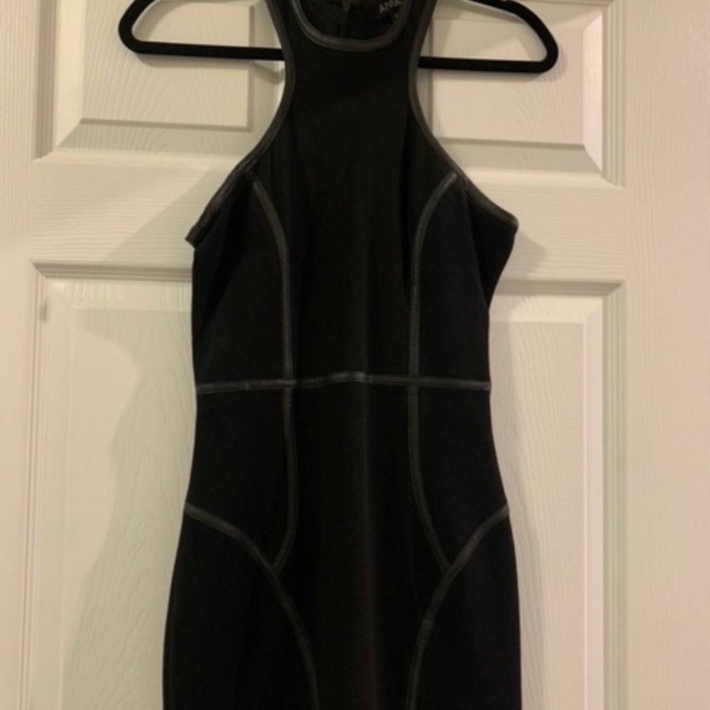 BLACK MINI DRESS WITH LEATHER PIPING